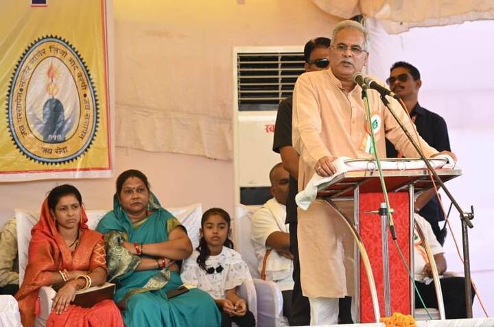 छत्तीसगढ़ के मुख्यमंत्री भूपेश बघेल ने कहा कि बस्तर तेजी से बदल रहा है. मैंने बस्तर का दौरा किया और महसूस किया कि बस्तर बहुत तेजी से बदल रहा है. बस्तर में सबसे बड़ी समस्या भाषा की होती थी. जिसे हम दूर करने के लिए प्रशासनिक तंत्र को भाषा का प्रशिक्षण दे रहे हैं ताकि बस्तर के लोगों की समस्या को समझने में आसानी हो. मुख्यमंत्री ने कहा कि बस्तर का महुआ अब इंग्लैंड जा रहा है.