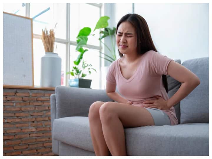 योग एक ऐसी चीज है जिससे आप तुरंत तो नहीं बल्कि लंबे समय के अभ्यास से स्वास्थ्य में सुधार लाता है. फिर चाहें वह समस्या पीरियड्स को रेगुलर करने की हो या फिर प्रजनन स्वास्थ्य में सुधार की.