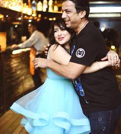 Birthday Special: फैमिली और दोस्तों के साथ Pakhi Hegde ने सेलिब्रेट किया बर्थडे, ब्लू गाउन में दिखीं बला की खूबसूरत, देखें Inside Photos