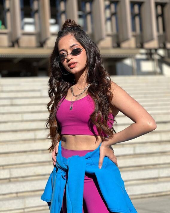Jannat Zubair Photos: कैपटाउन की सन शाइन में शार्ट्श पहने कुछ यूं चमकती दिखीं जन्नत जुबैर, अदाएं देख आप भी हो जाएंगे फिदा !