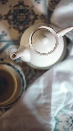 Health Tips : गुळाच्या चहाचे नेमके फायदे की तोटे?