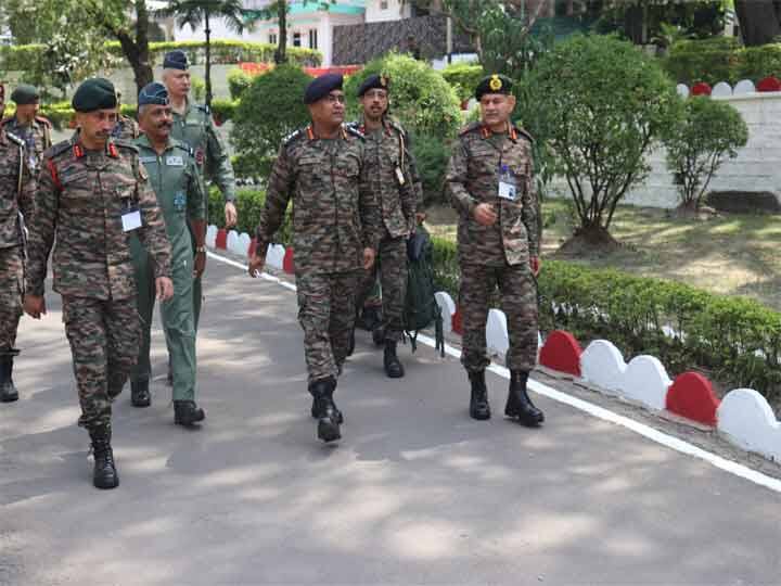 Northern Command: आर्मी चीफ ने किया उत्तरी कमान का दौरा, कश्मीर घाटी में ऑपरेशनल तैयारियों की समीक्षा की Army Chief visits Northern Command, reviews operational preparedness in Kashmir Valley ANN Northern Command: आर्मी चीफ ने किया उत्तरी कमान का दौरा, कश्मीर घाटी में ऑपरेशनल तैयारियों की समीक्षा की
