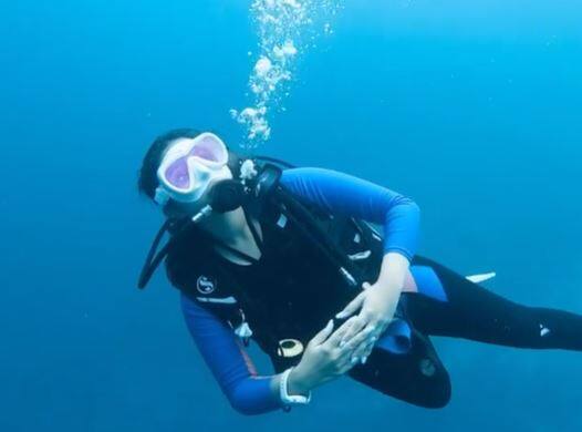 हाल ही में उन्हों ने अपने इंस्टाग्राम अकाउंट पर अपनी तस्वीर शेयर की है जिसमें वो बिकिनी पहने बोट पर बैठी नजर आ रही हैं.