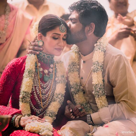 Nayanthara, Vignesh Shivan Wedding : लाल साड़ी में बला की खूबसूरत लगीं नयनतारा, देखें एक्ट्रेस की वेडिंग फोटोज़