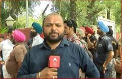 ਹਿਰਾਸਤ 'ਚ ਲਏ ਗਏ ਕਾਂਗਰਸੀ ਲੀਡਰਾਂ ਨੂੰ ਲਿਆਂਦਾ ਪੁਲਿਸ ਸਟੇਸ਼ਨ, ਥਾਣੇ ਬਾਹਰ ਕਾਂਗਰਸ ਵਰਕਰਾਂ ਦਾ ਪ੍ਰਦਰਸ਼ਨ