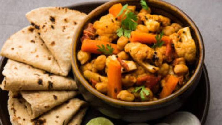 কাজের ব্যস্ততায় রেঁধেবেড়ে খাওয়া বাড়তি ঝামেলাই বটে। রান্না বলতে তো শুধু রান্না নয়, রয়েছে বাজার করার ঝামেলাও। ভাবলেই জ্বর আসে গায়ে।