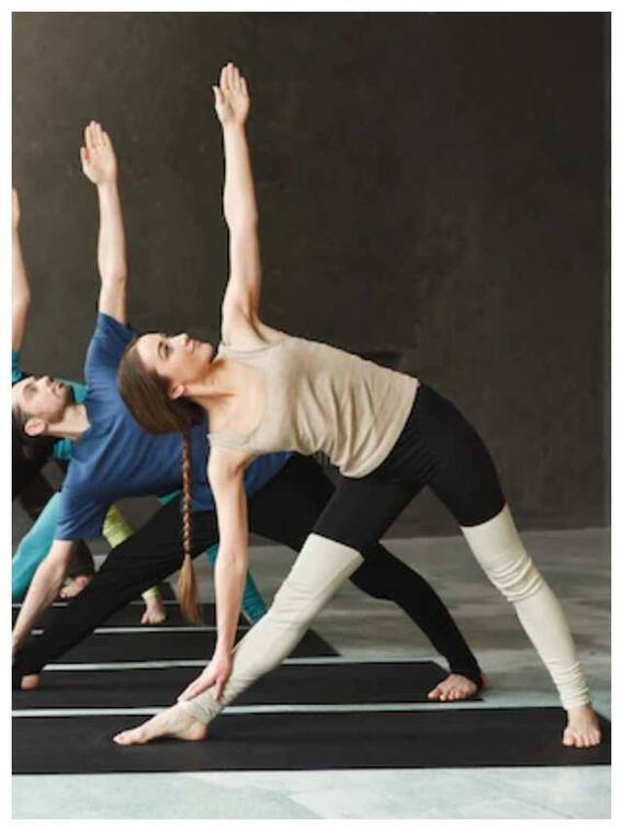 त्रिकोणासन का रोजाना करें अभ्यास, मिलेंगे ये फायदे