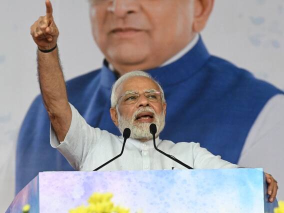 PM Modi in Gujarat: गुजरात पहुंचे पीएम मोदी ने रखी कई परियोजनाओं की आधारशिला, कांग्रेस को लेकर दिया ये बड़ा बयान PM Modi in Gujarat: गुजरात पहुंचे पीएम मोदी ने रखी कई परियोजनाओं की आधारशिला, कांग्रेस को लेकर दिया ये बड़ा बयान
