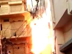 Pratapgarh News: सर्राफा व्यवसायी की दुकान में लगी भीषण आग, जान बचाने के लिए किशोर ने खिड़की से लगाई छलांग