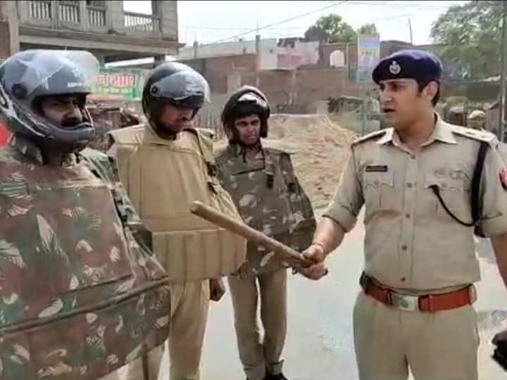 Gonda News: गोंडा में जुमे की नमाज से पहले पुलिस हाई अलर्ट मोड पर, पुलिसकर्मियों को सिखाए गए ये गुर Gonda News Police on high alert mode before Friday prayer this ANN Gonda News: गोंडा में जुमे की नमाज से पहले पुलिस हाई अलर्ट मोड पर, पुलिसकर्मियों को सिखाए गए ये गुर