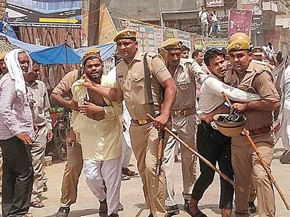 IN PICS | Outage Over Prophet Row Spills Onto The Streets In UP, Kolkata, Srinagar, Hyderabad