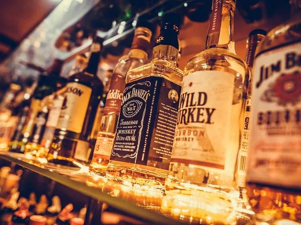 General Knowledge Liquor policy rules delhi liquor license liquor policy: शराब का ठेका कैसे मिलता है? इसके लिए किन नियमों से गुजरना पड़ता है