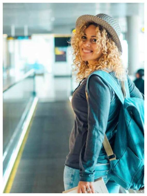 फीमेल सोलो ट्रैवलिंग के लिए सेफ्टी टिप्स