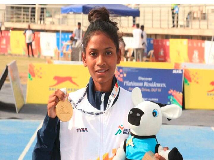 Her father killed by Naxals, 19-year-old Supriti Kachhap strikes gold, breaks record at Khelo India Supriti Kachhap: அன்று சல்லடையாக துளைக்கப்பட்ட  அப்பாவின் உடல்! இன்று சாதனை படைத்த மகள்! தங்க மகளின் கதை!