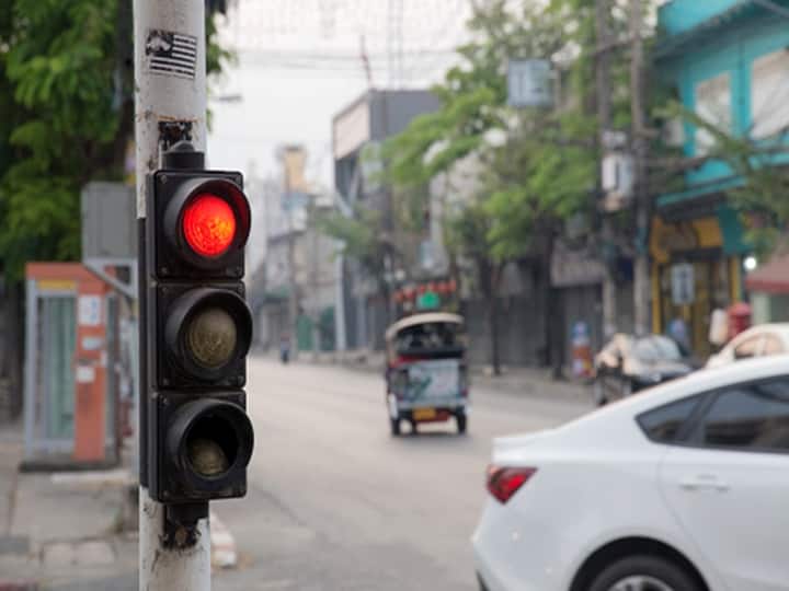 Karnataka: BJP MLA's Daughter 'Misbehaves' With Bengaluru Traffic Police After Jumping Traffic Signal In BMW Karnataka: BJP MLA's Daughter 'Misbehaves' With Police After Jumping Traffic Signal In BMW