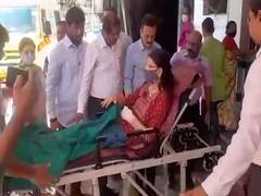 புற்றுநோயால் பாதிப்பு.. ஸ்ட்ரெச்சரில் வந்து ஜனநாயக கடமையை நிறைவேற்றிய பாஜக எம்எல்ஏ