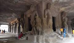 Elephanta Caves: प्राचीन गुफाएं देखने के शौकीन हैं, तो मुंबई के पास मौजूद एलीफेंटा की खूबसूरत गुफाओं की करें सैर