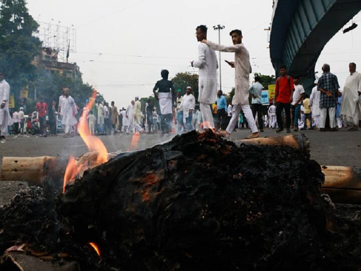 Nupur Sharma Violence Erupts During Protests Over Prophet Remarks West Bengal Governor Jagdeep Dhankhar Appeals For Peace Howrah Prophet Row: Violence & Arson In Bengal, Protesters Block Roads. Governor Appeals For Peace