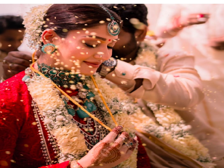 Nayanthara Wedding Red Saree : லஷ்மி மோப்பு.. கோவில் பிரகார ஓவியம்.. நயன், சிவன் பேரு.. ஜொலித்த கல்யாணப்புடவையின் சீக்ரெட்ஸ் இவைதான்