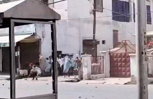 prayagraj violence clash with police after jumme ki namaz protest against nupur sharma statement Prophet Muhammad Row: પ્રયાગરાજમાં ટોળાએ પોલીસ પર કર્યો પથ્થરમારો