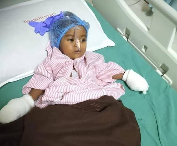 તમને જણાવી દઈએ કે, આ વખતે તેણે બિહારની ચૌમુખી નામની છોકરીની મદદ કરી છે. ખરેખર ચૌમુખી ચાર હાથ અને ચાર પગવાળી છોકરી હતી. જેનું સોનુ સૂદે સફળ ઓપરેશન કરાવ્યું છે. અને હવે એ છોકરી પણ સામાન્ય માણસની જેમ સામાન્ય બની ગઈ હતી.