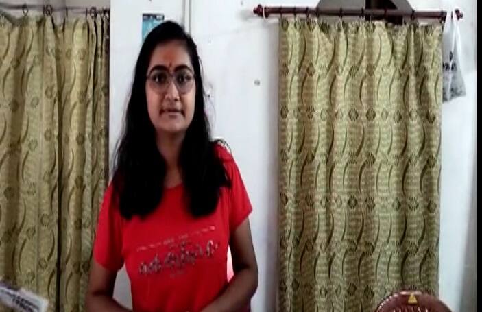 West Bengal HS Result 2022 Topper Adhisha debsharma reaction on abp ananda WB HS Result 2022 Topper Reaction: 'সৎ পথে রোজগার করতে চাই' বলছে উচ্চমাধ্যমিকে প্রথম অধীশা