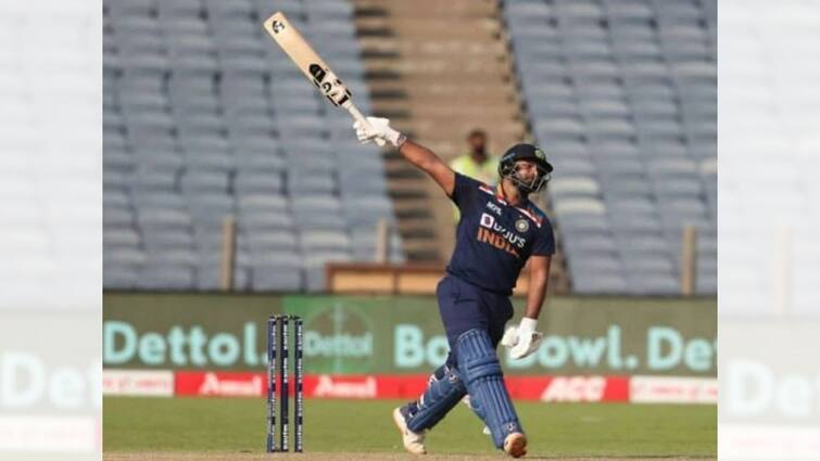 Ind vs SA, 1st T20: Comedy of errors as Rishabh Pant collides with two players, survives close run-out Rishabh Pant: রান নিতে গিয়ে ছুড়লেন ব্য়াট, মাঠেই লুটোপুটি খেলেন পন্থ