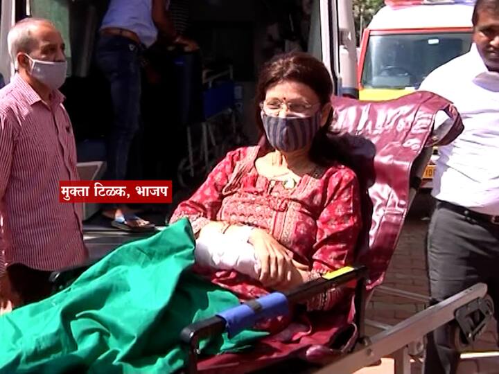 आमदार मुक्ता टिळक : पुण्यातील कसबा मतदारसंघाच्या आमदार मुक्ता टिळक या मतदानासाठी आज अॅम्ब्युलन्समधून विधानभवनात पोहोचल्या. मुक्ता टिळक कर्करोगाशी झुंज देत आहेत. तब्येत खालावलेली असतानाही मुक्ता टिळक राज्यसभेच्या मतदानासाठी आल्या होत्या. मुक्ता टिळक तीन दिवसांपूर्वीच मुंबईत आल्या होत्या. आज मतदानाच्या दिवशी त्यांना अॅम्ब्युलन्समधून विधानभवनात आणलं. कार्यकर्ता म्हणून पक्षाचा आदेश पाळणं माझी जबाबदारी अशी प्रतिक्रिया त्यांनी मुंबईला रवाना होण्यापूर्वी दिली होती.