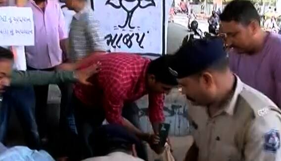 Ahmedabad: BJPએ ઈન્કમટેક્સ સર્કલ ખાતે યુથ કોંગ્રેસનો વિરોધ દેખાવ, શું છે કારણ?