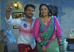 Bhojpuri song: Rani Chatterjee की बाहों में आहें भर Khesari Lal Yadav ने ली अंगड़ाई, देखें वीडियो