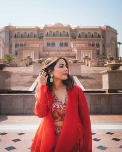 Hina Khan : અમીરાત પેલેસમાં હિના ખાને પોતાની સુંદરતા બતાવી, જુઓ ગ્લેમરસ Photos