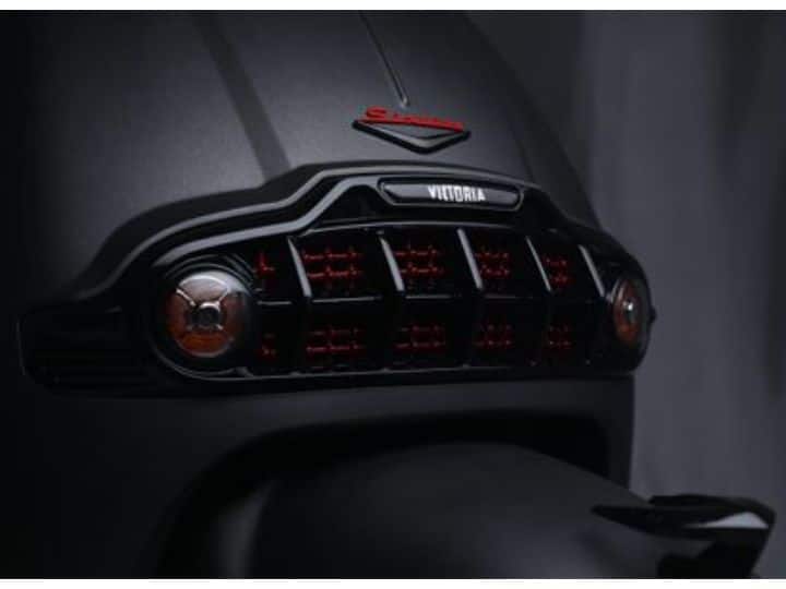 लूक आणि डिझाइनच्या बाबतीत Keeway Sixties 300i हे रेट्रो-क्लासिक मॉडेल आहे.