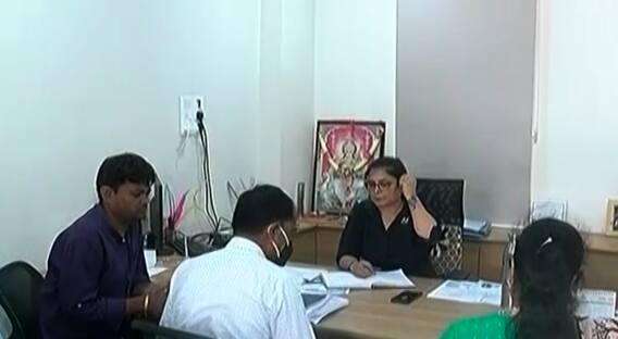 Vadodara: Abp અસ્મિતાના અહેવાલની અસર, આ શાળામાંથી પુસ્તક વેચનાર વેપારીને હટાવાયો