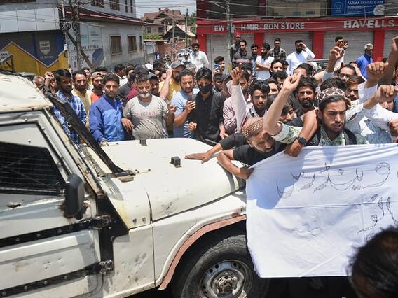 IN PICS | Outage Over Prophet Row Spills Onto The Streets In UP, Kolkata, Srinagar, Hyderabad