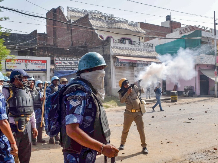 Protest in UP: यूपी में बवाल पर एक्शन में योगी सरकार, 136 लोगों को किया गया गिरफ्तार, लगाया जाएगा गैंगस्टर एक्ट
