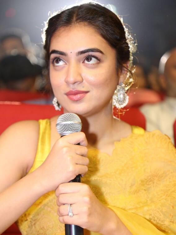 నజ్రియా, నీ నవ్వుకు మేమంతా ఫిదా!