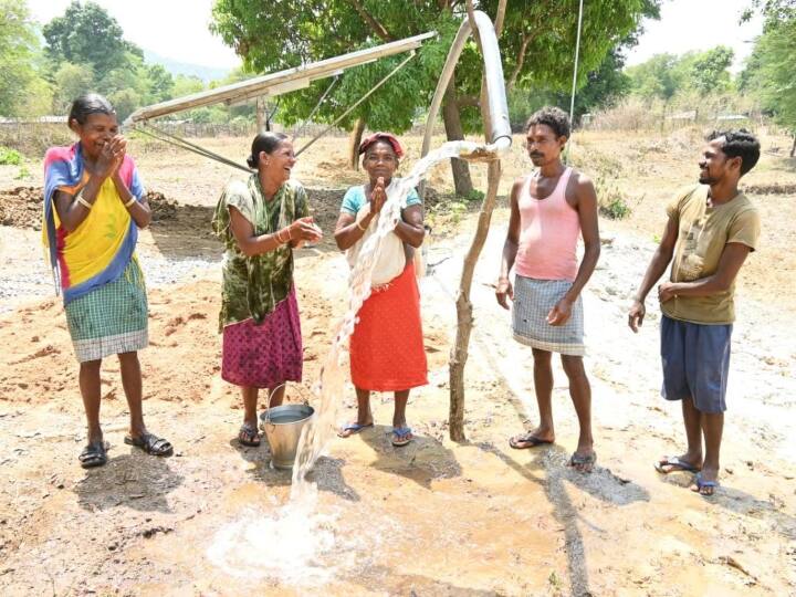 Narayanpur First farmer of Abujhmad gets benefit of solar pump Government scheme reach after 75 years of independence ANN Narayanpur News: नक्सल प्रभावित क्षेत्र अबूझमाड़ के पहले किसान को मिला सोलर पंप का लाभ, आजादी के 75 साल बाद पहुंची सरकारी योजना