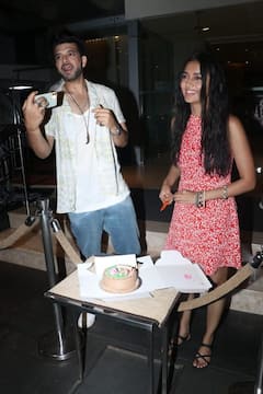 Tejasswi Prakash Birthday Photos: તેજસ્વી પ્રકાશે તેનો જન્મદિવસ પાપારાઝી સાથે ઉજવ્યો, જુઓ અભિનેત્રીના સુંદર ફોટા