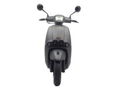 Sixties 300i स्कूटर पाहून प्रेमात पडाल, डॅशिंग लूकसह मिळणार जबरदस्त फीचर्स