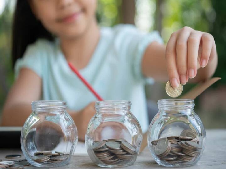 बता दें कि पीपीएफ पर लोन लेने पर अब आपको कम ब्याज दर चुकाना होगा. आपको कुल लोन राशि पर 2 प्रतिशत के बजाय केवल 1 प्रतिशत ही लोन देना होगा. वहीं बता दें कि ब्याज देने की तारीख हर महीने 1 से होगी.