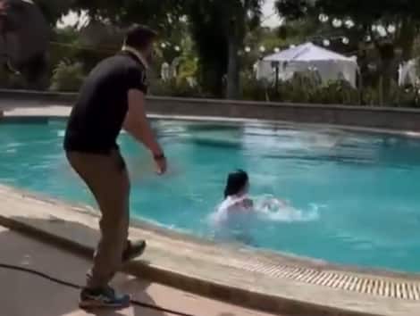 sunny leone pushed into swimming pool actress video viral on social media Viral Video : सनी लिओनीला मित्रानं दिला स्विमिंग पूलमध्ये धक्का, अभिनेत्रीने असा घेतला बदला