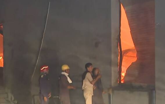 Delhi Fire: हमीदपुर के एक गोदाम में लगी भयंकर आग, कोई हताहत नहीं