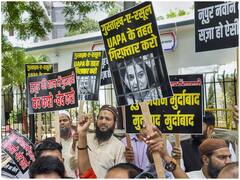 पार्लियामेंट थाने पर प्रदर्शन करने वाले AIMIM समर्थकों पर केस दर्ज, 30 लोग हिरासत में, आज होगी कोर्ट में पेशी