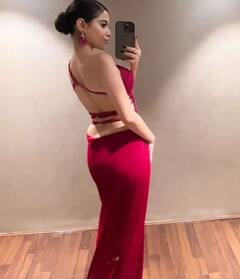 Urfi Javed Photos : રેડ બેકલેસ થાઈ હાઈ સ્લિટ ડ્રેસમાં ઉર્ફીએ આપ્યા હોટ પોઝ