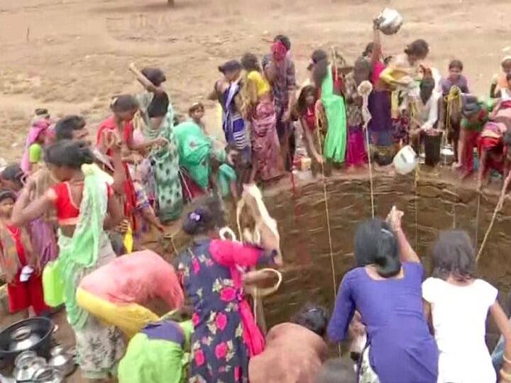 Watch Video: ஒரு வாளி தண்ணீருக்காக உயிரையே பணயம் வைக்கும் கிராம மக்கள்!