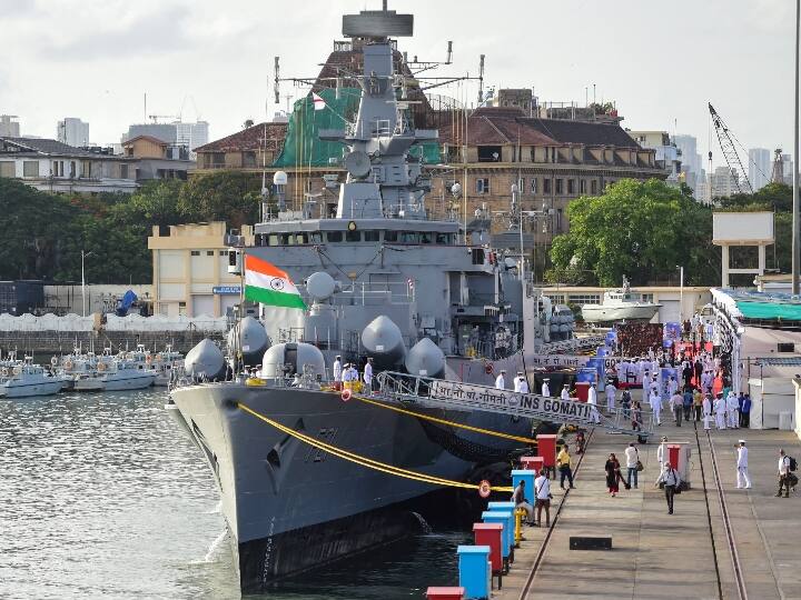 Government implemented Risk and Hardship Allowance for Indian Navy Personnel posted in the sea ANN Indian Navy: केंद्र ने समुद्र में तैनात भारतीय नौसैनिकों के जोखिम और कठिनाइयों के भत्ते में संशोधन किया लागू