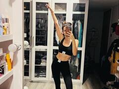 हार्दिकची पत्नी नताशाचं वर्कआऊट, इन्स्टाग्रामवर पोस्ट केले फोटो