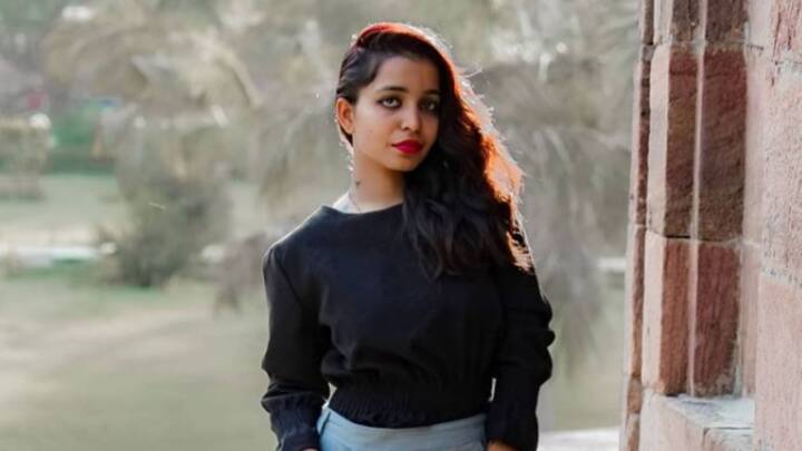 সবচেয়ে বেশি ভালবাসেন নিজেকে। নিজের পছন্দ অনুযায়ী নিজের সঙ্গেই থাকতে চান। তাই নিজেই নিজেকে বিয়ে করবেন। এমনই সিদ্ধান্ত নিয়েছিলেন তিনি।-ছবি: ক্ষমা বিন্দুর ইন্সটাগ্রাম প্রোফাইল