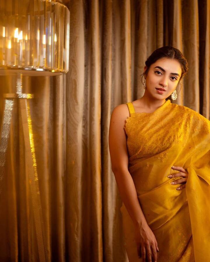 பின்னாடி நீயும் வர வெட்கம் விடுமா.... சொல்லாத ஆச வந்து சொக்கி விழுமா