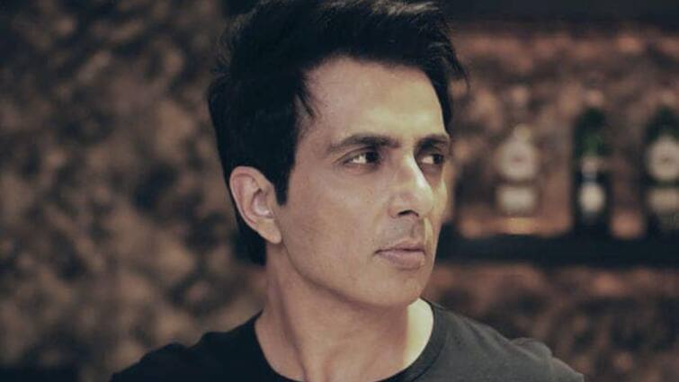 Sonu Sood: Actor Sonu Sood helped a child born with 4 hands and 4 legs Sonu Sood: ৪টে হাত ৪টে পা নিয়ে শিশুর জন্ম, ফের 'মসিহা' হয়ে এলেন সোনু সুদ